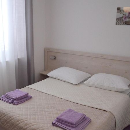 Apartments And Rooms By The Sea Jakisnica, Pag - 4160 Lun  Exteriör bild