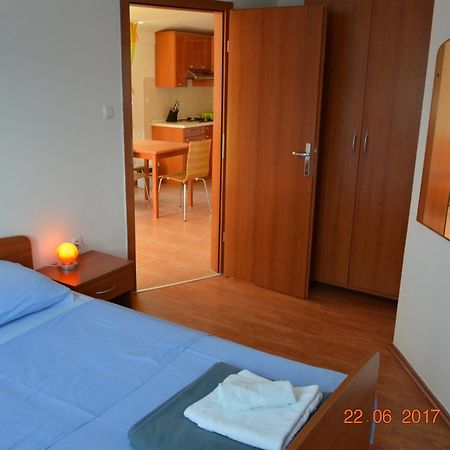 Apartments And Rooms By The Sea Jakisnica, Pag - 4160 Lun  Exteriör bild