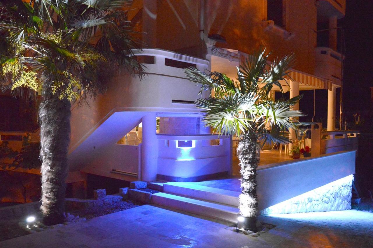 Apartments And Rooms By The Sea Jakisnica, Pag - 4160 Lun  Exteriör bild
