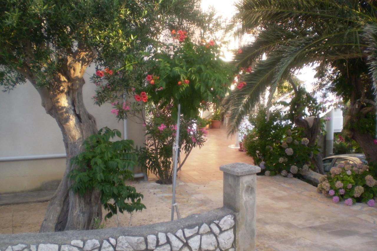 Apartments And Rooms By The Sea Jakisnica, Pag - 4160 Lun  Exteriör bild
