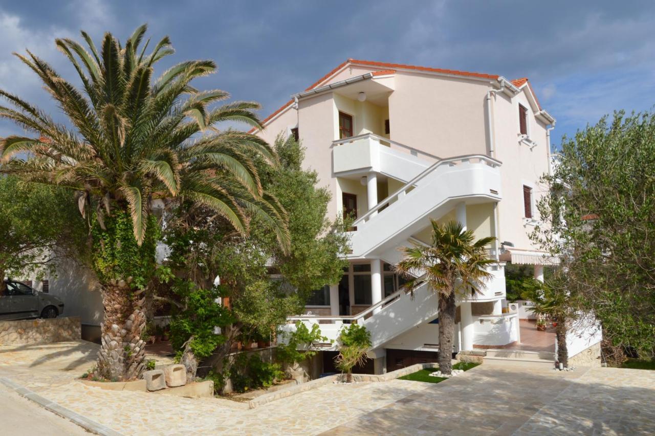 Apartments And Rooms By The Sea Jakisnica, Pag - 4160 Lun  Exteriör bild