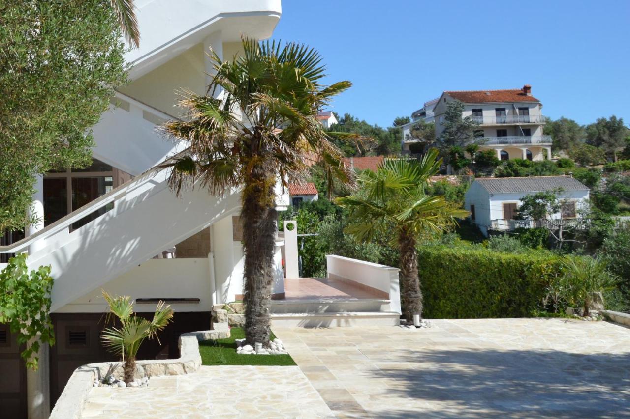 Apartments And Rooms By The Sea Jakisnica, Pag - 4160 Lun  Exteriör bild