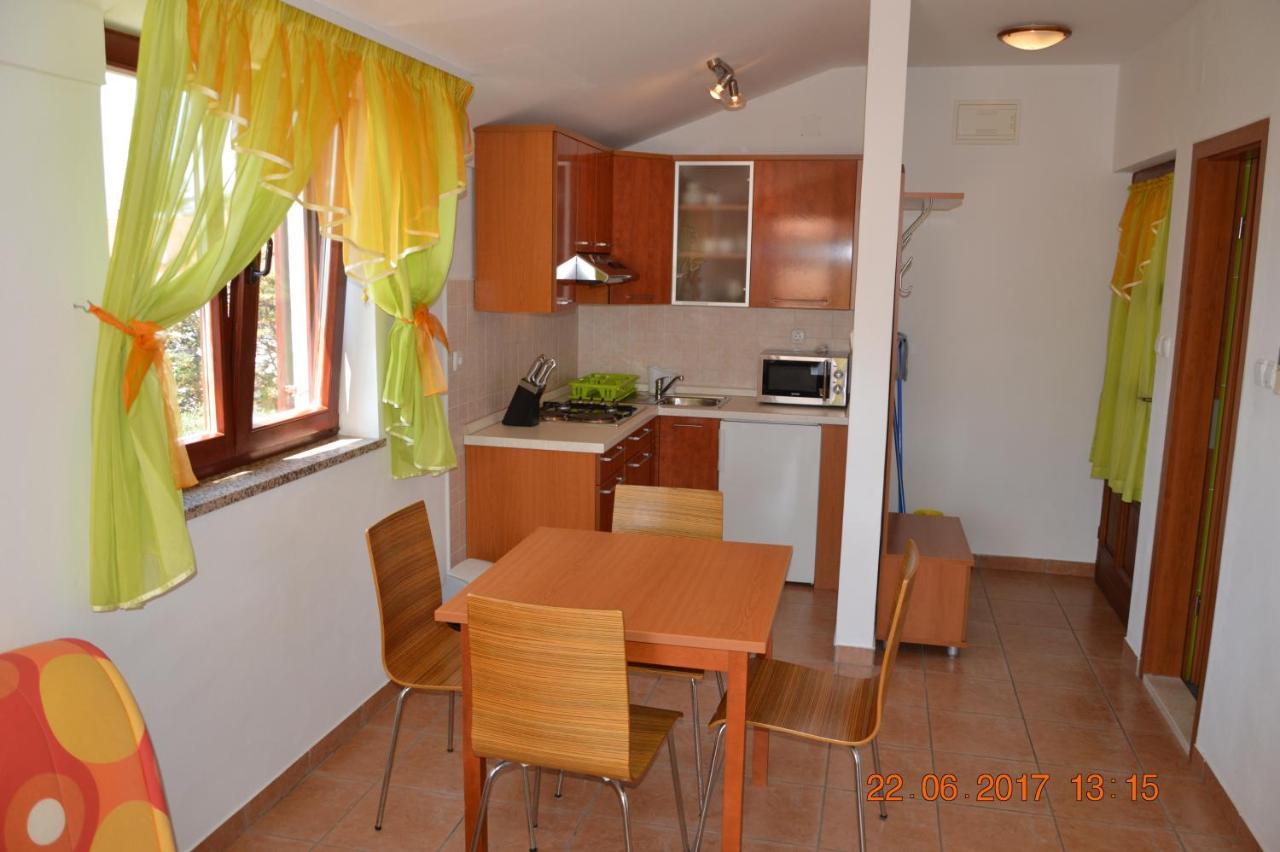 Apartments And Rooms By The Sea Jakisnica, Pag - 4160 Lun  Exteriör bild