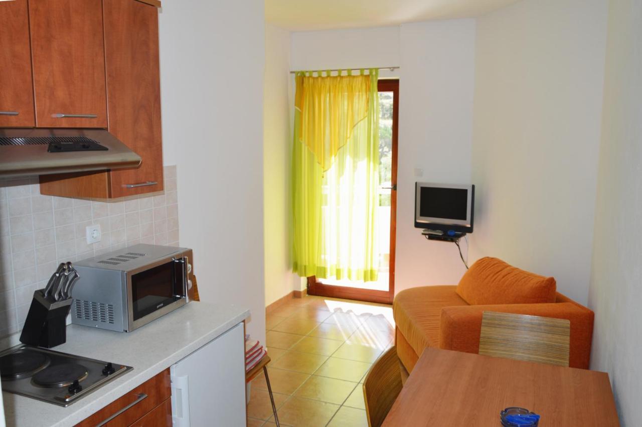 Apartments And Rooms By The Sea Jakisnica, Pag - 4160 Lun  Exteriör bild