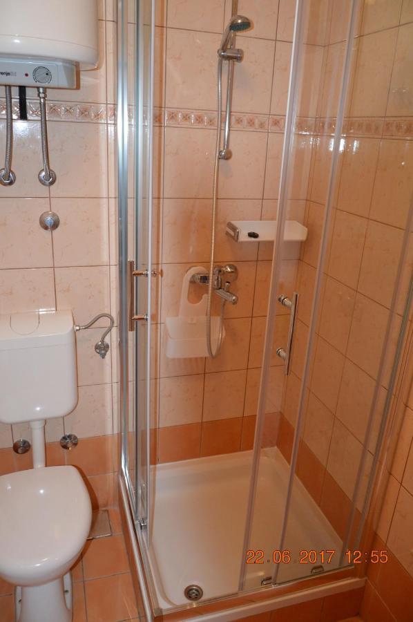 Apartments And Rooms By The Sea Jakisnica, Pag - 4160 Lun  Exteriör bild
