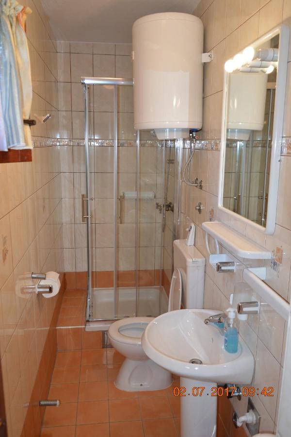 Apartments And Rooms By The Sea Jakisnica, Pag - 4160 Lun  Exteriör bild