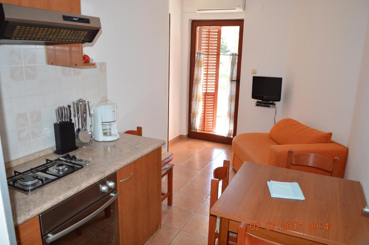 Apartments And Rooms By The Sea Jakisnica, Pag - 4160 Lun  Exteriör bild