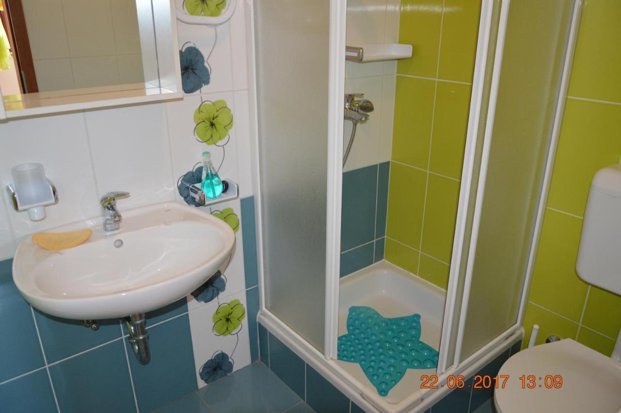 Apartments And Rooms By The Sea Jakisnica, Pag - 4160 Lun  Exteriör bild