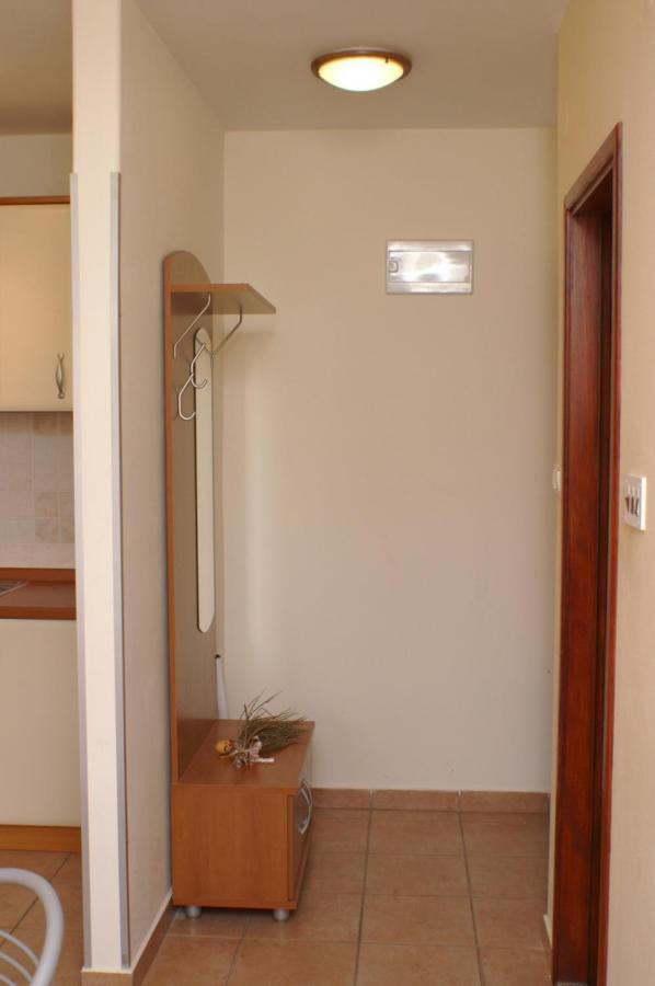 Apartments And Rooms By The Sea Jakisnica, Pag - 4160 Lun  Exteriör bild