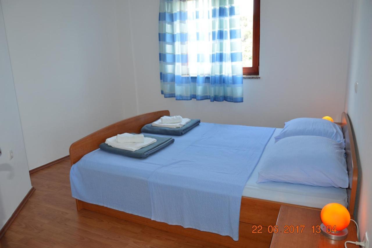 Apartments And Rooms By The Sea Jakisnica, Pag - 4160 Lun  Exteriör bild