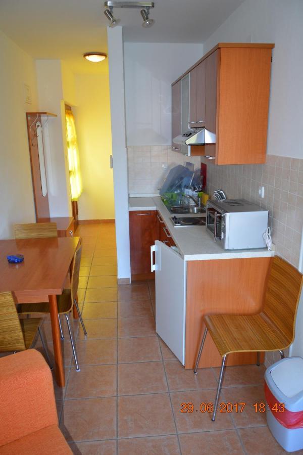 Apartments And Rooms By The Sea Jakisnica, Pag - 4160 Lun  Exteriör bild