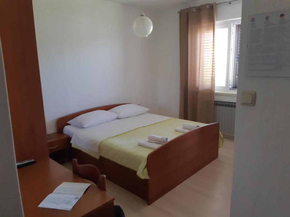 Apartments And Rooms By The Sea Jakisnica, Pag - 4160 Lun  Exteriör bild