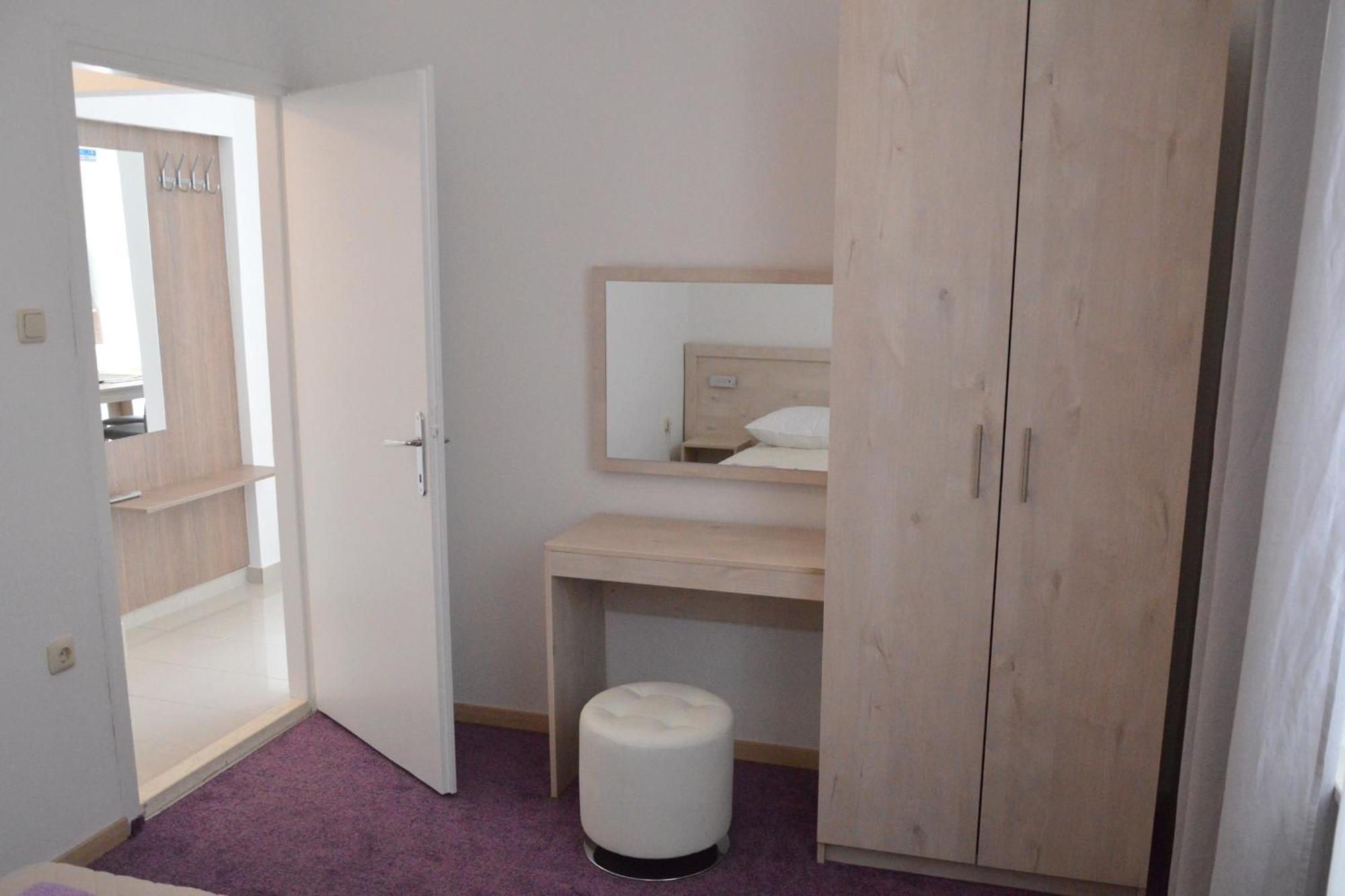 Apartments And Rooms By The Sea Jakisnica, Pag - 4160 Lun  Rum bild
