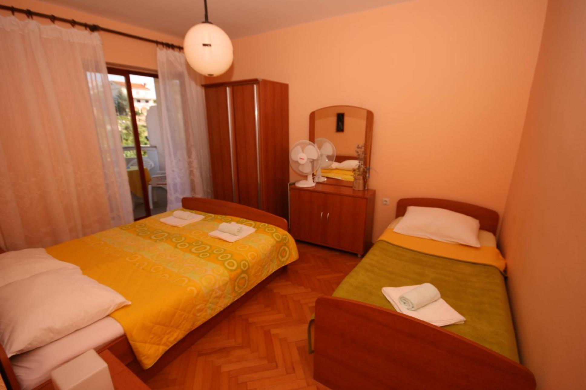 Apartments And Rooms By The Sea Jakisnica, Pag - 4160 Lun  Rum bild