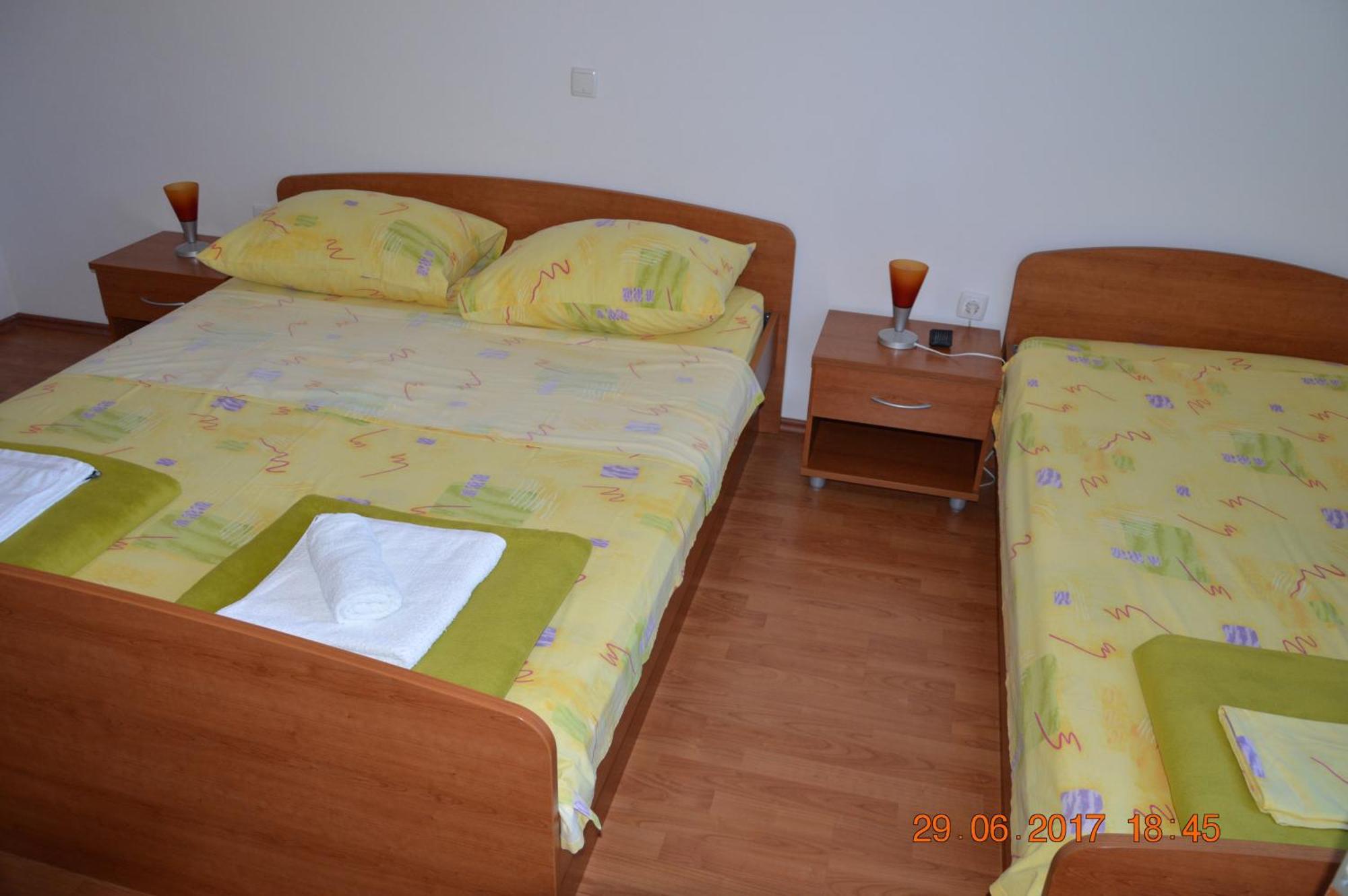Apartments And Rooms By The Sea Jakisnica, Pag - 4160 Lun  Rum bild
